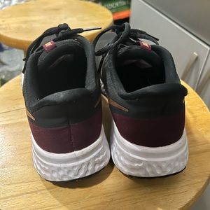 Women Nike shoes size 8.5